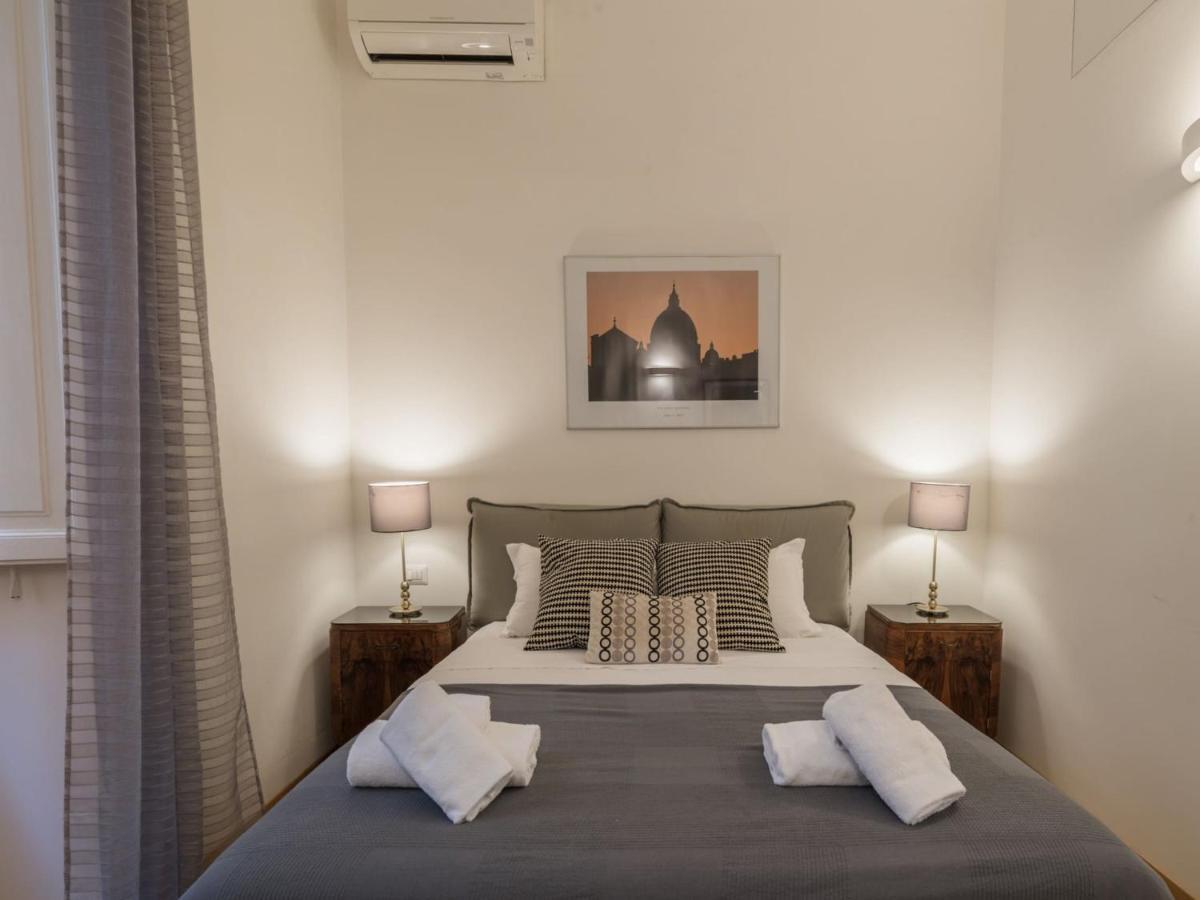 The Best Rent - Elegant Flat Near Colosseum Рим Екстериор снимка